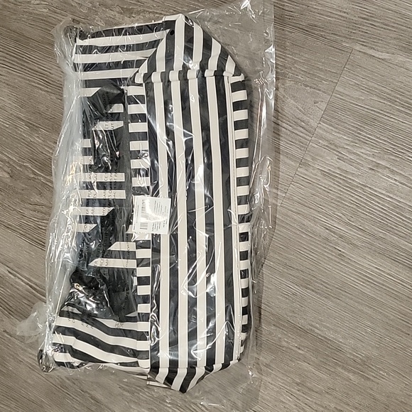 NWT Alice + Olivia Duffle Bag in Positano Stripe - Picture 8 of 8